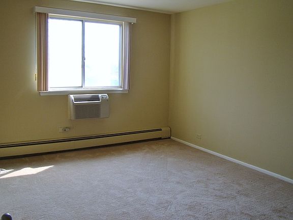 5th image of 1880 Bonnie Ln APT 205
