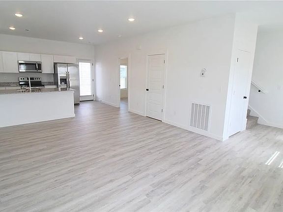 2nd image of 960 Boardwalk Ave