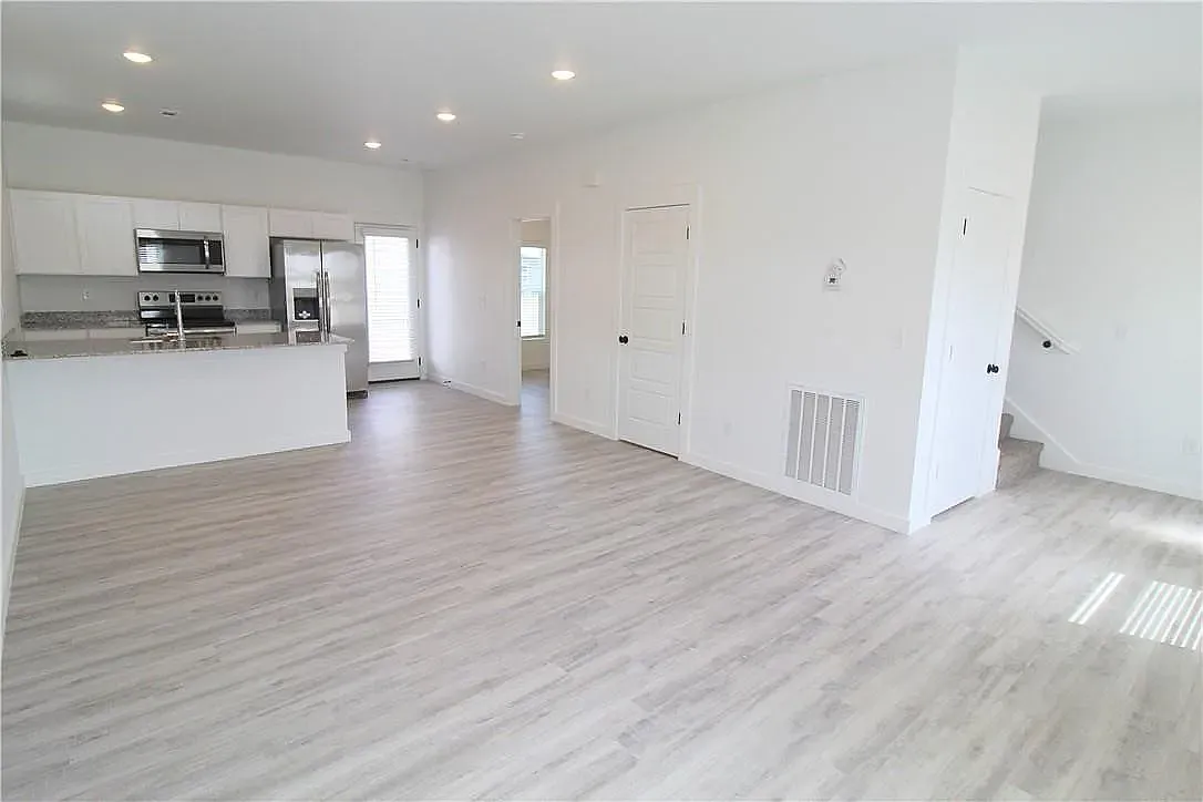 Building Photo - 960 Boardwalk Ave