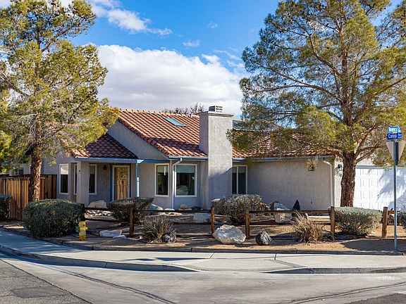 3rd image of 718 Regency Ct