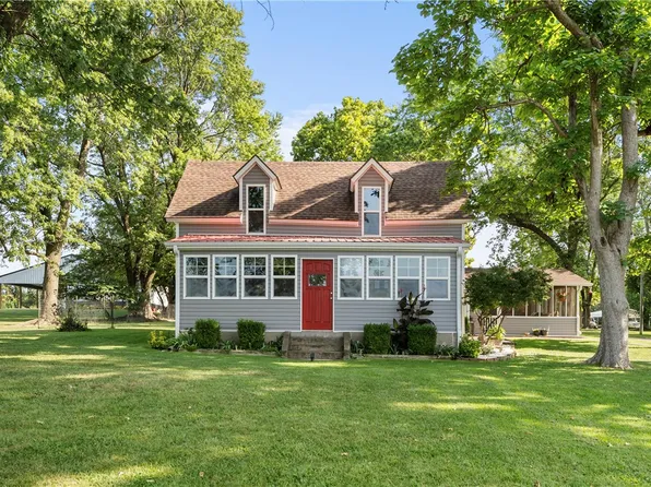 1380 E Main St, Gentry, AR 72734