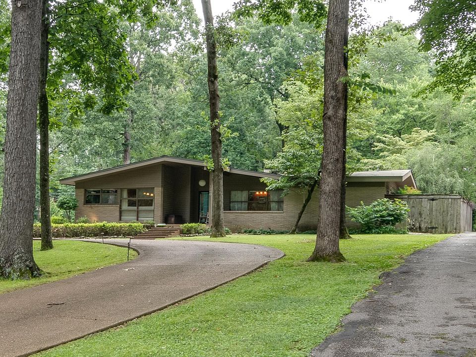 1st image of 1390 E Crestwood Dr
