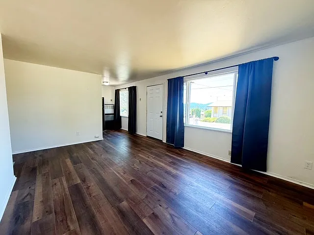 3328 Halverson Ave — Photo 5