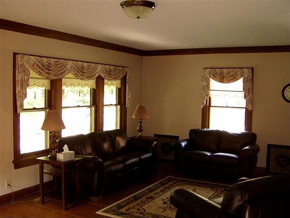 4th image of 245 Lonsdale Ave
