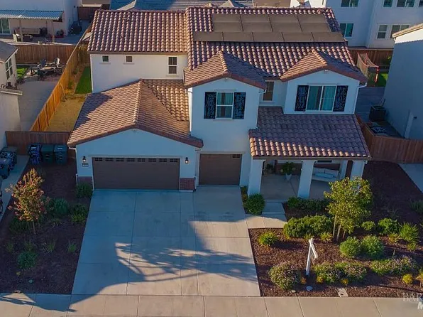 425 Vanderbilt Dr, Dixon, CA 95620
