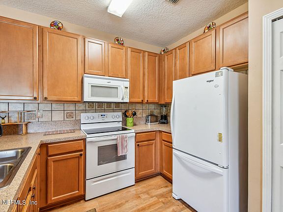 4th image of 3886 SUMMER GROVE Way S #78