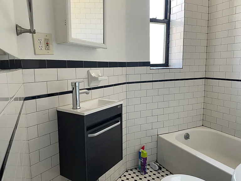 693 6th Ave #3L — Photo 7