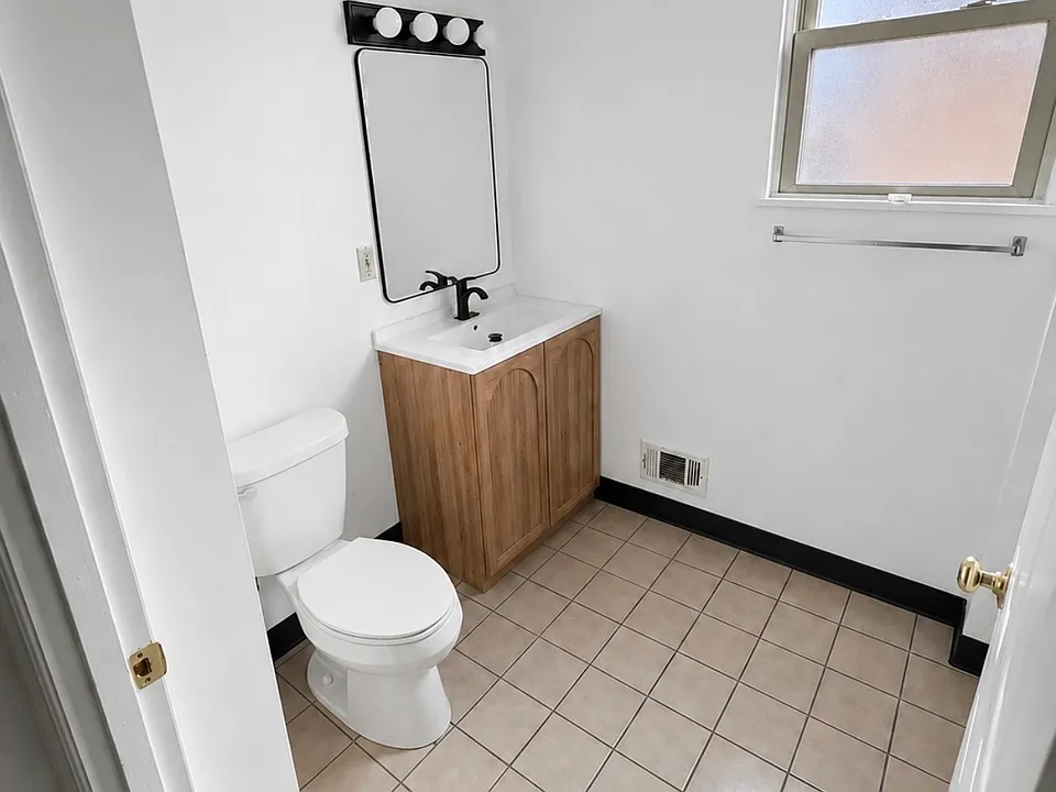 311 Catherine St #2