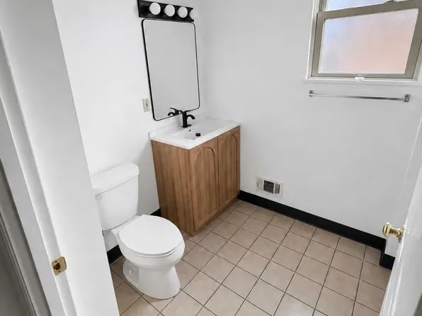 311 Catherine St Floor 2, Mc Kees Rocks, PA 15136