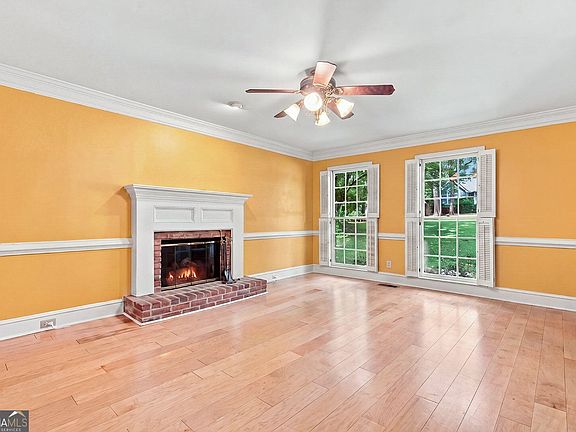 3rd image of 2746 Summercrest Ln