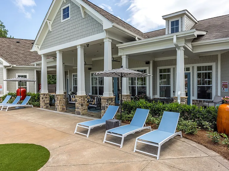 Lakeside Village Apartments