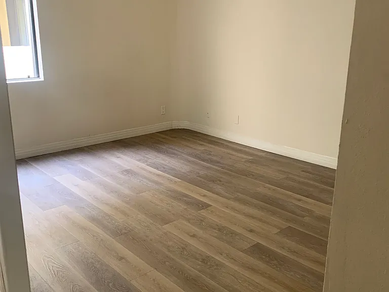 Hyde Park Apts — Photo 16