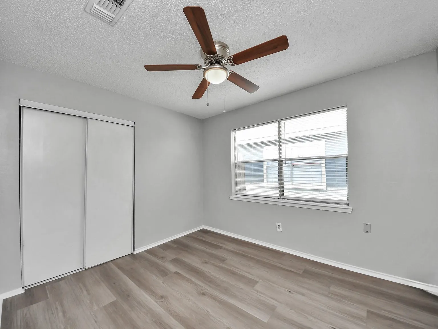 2 bed, 2.0 bath, 1009 sqft, $1,300 — Photo 3