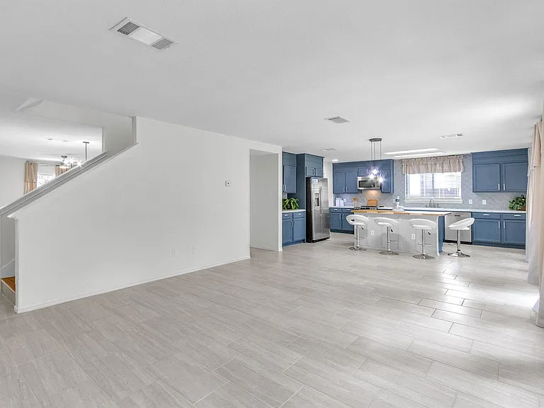 1413 Baffin Cv — Photo 8