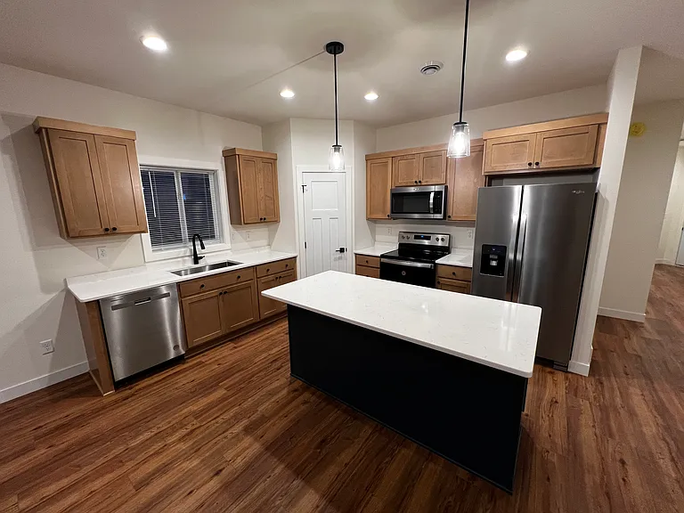 Living & Kitchen