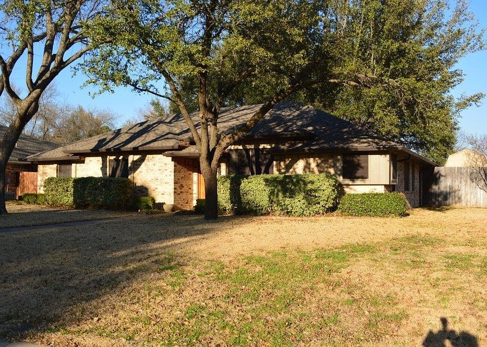 1st image of 223 Indian Trace Ln
