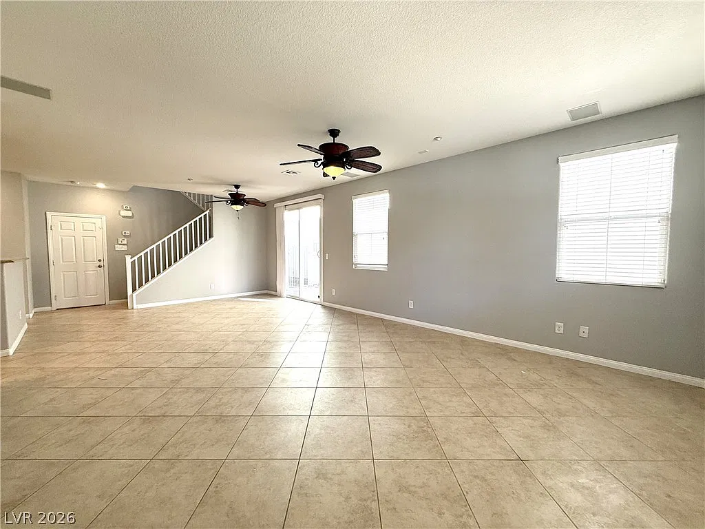 3 bed, 2.5 bath, 1800 sqft, $2,240 — Photo 4