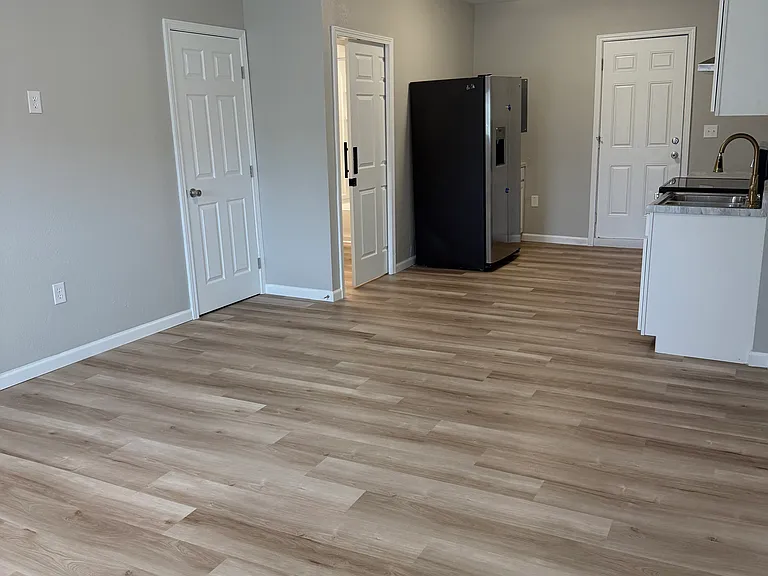 303-305 W Washington St #303 — Photo 6