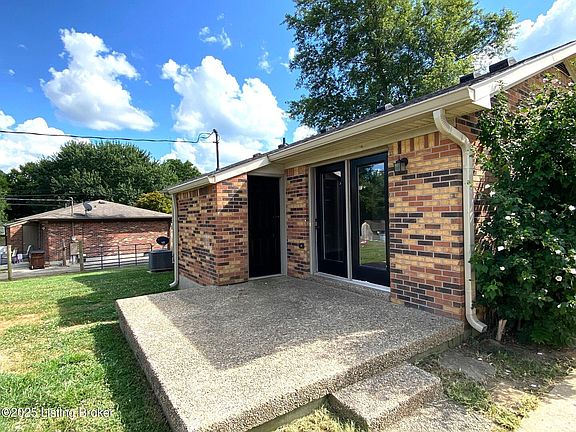 5th image of 1026 New Castle Ct