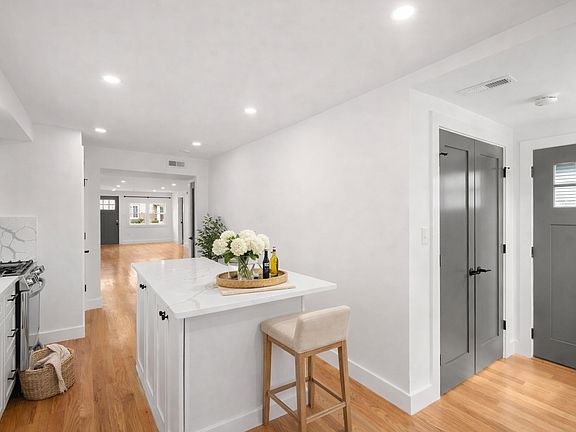 5th image of 52 Cotting St #1