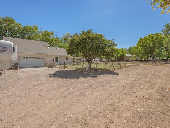 2nd image of 11 Alamos Ln