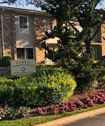 4th image of 1595 N Central Ave APT 14