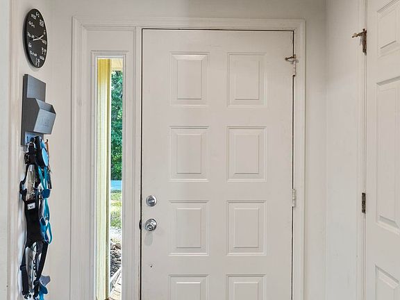 3rd image of 20 Kiowa Ln