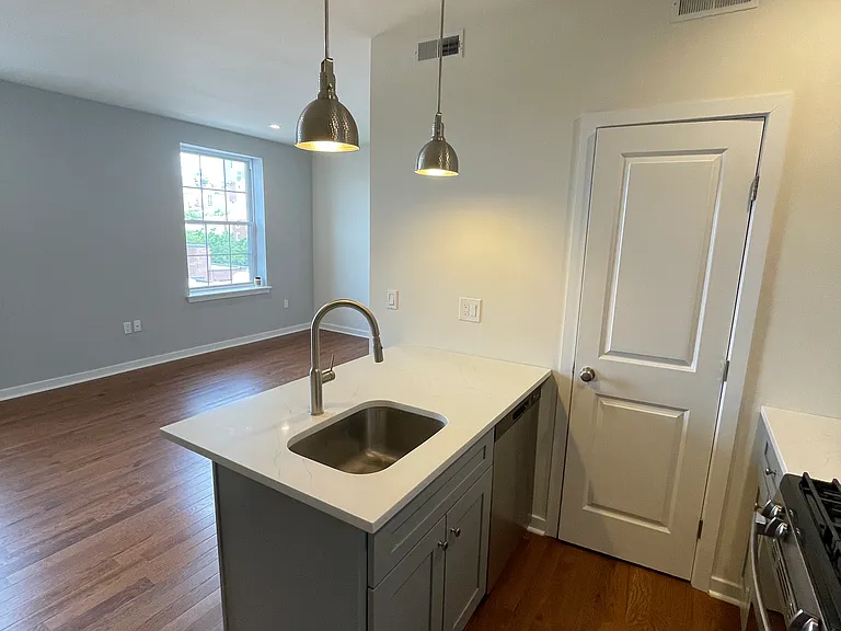 507 S 9th St #302 — Photo 8