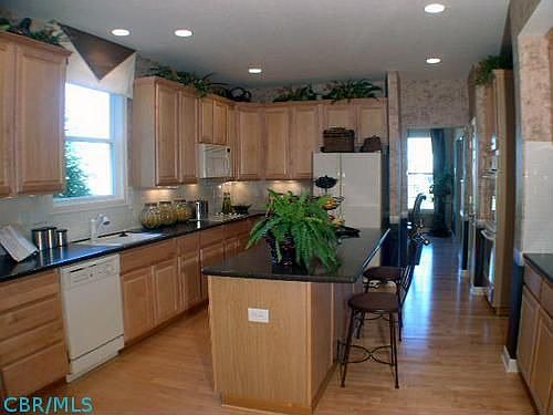 2nd image of 3809 Village Club Dr