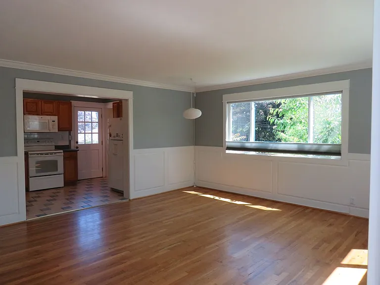 10218 35th Ave SW — Photo 3