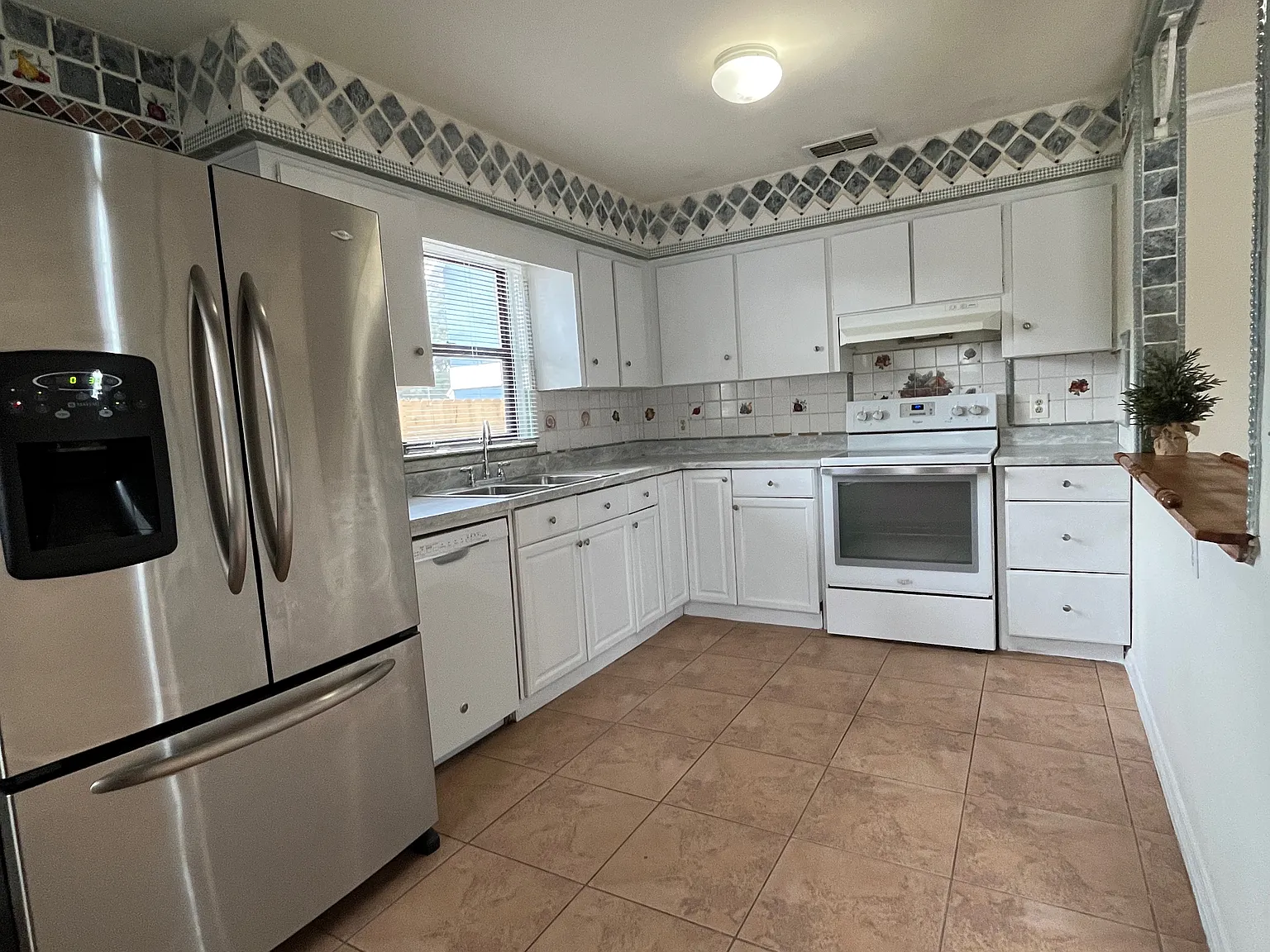 3 bed, 1060 sqft, $1,850 — Photo 4