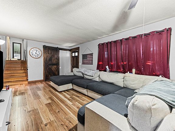 3rd image of 707 Saundra Cir NE