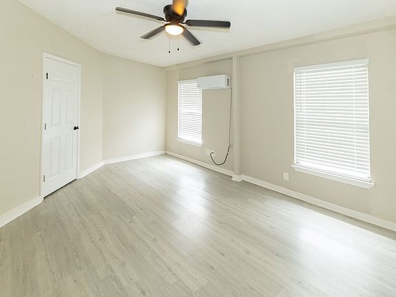 4th image of 3637 Lamont St #B