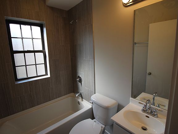 5th image of 3110 W Sunnyside Ave APT 3F
