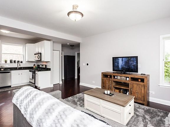 2nd image of 4657 N Saint Louis Ave #3G