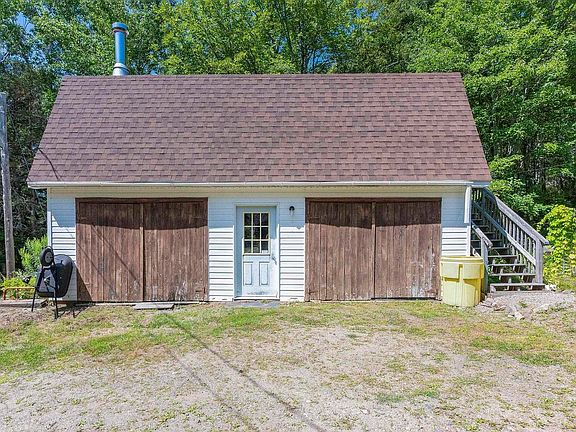 3rd image of 258 Trout Lake Rd