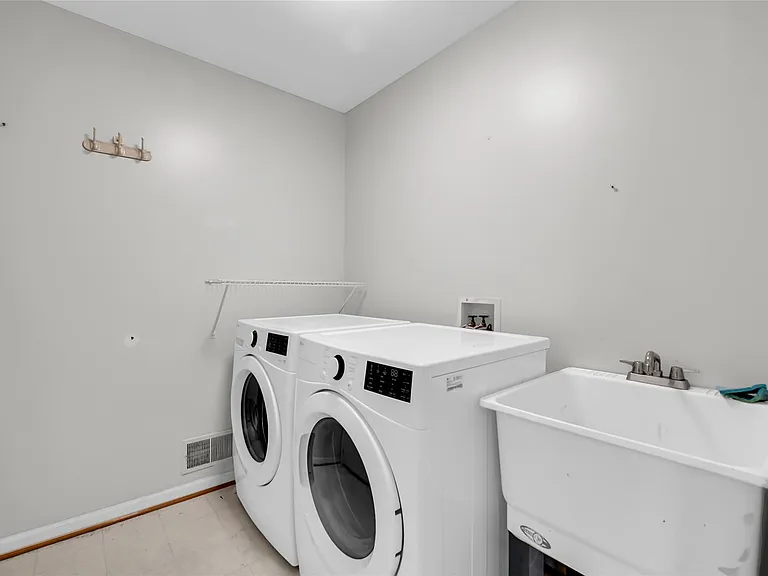 107 Millstone Dr — Photo 37