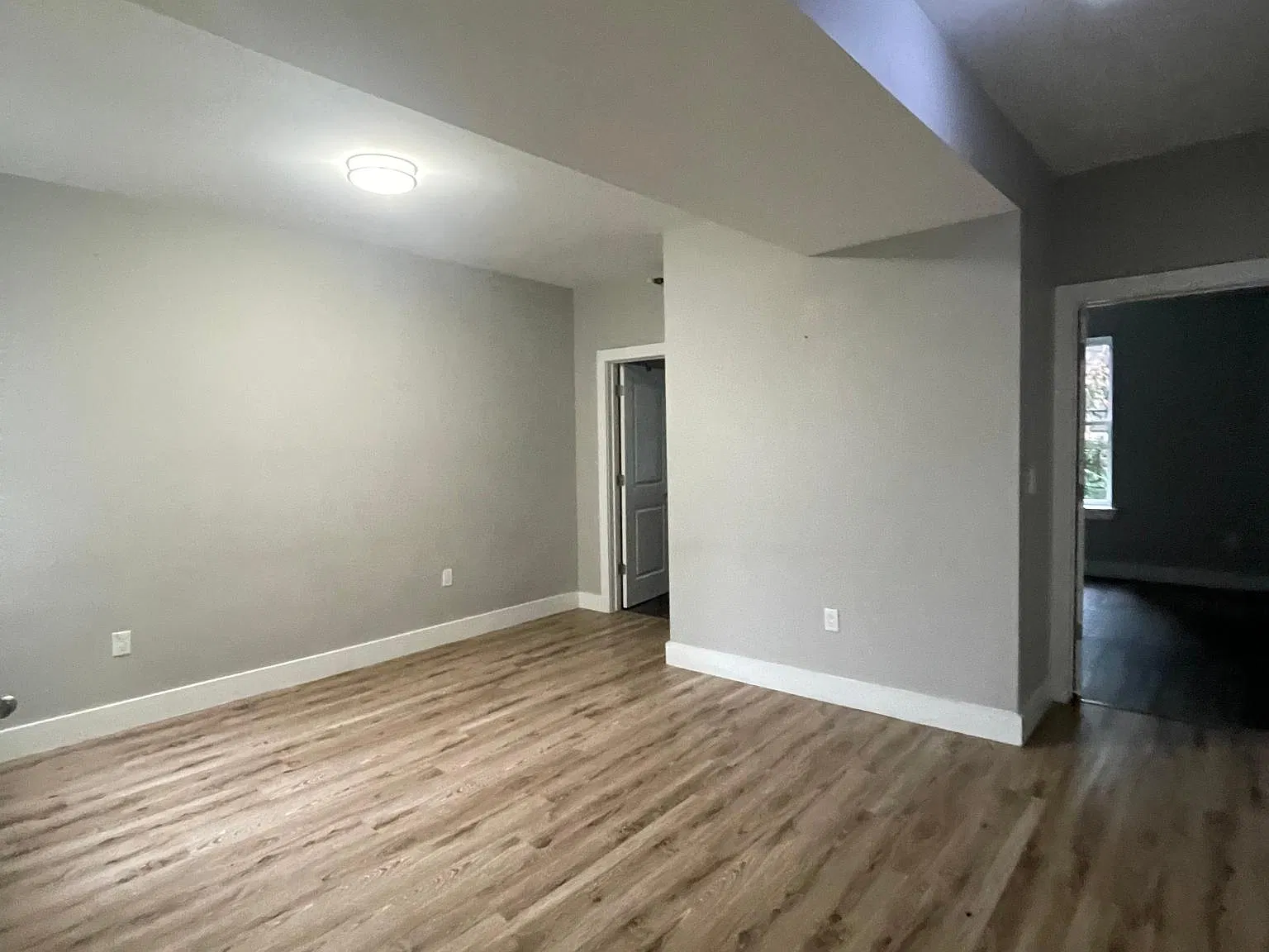 2 bed, 800 sqft, $1,900 — Photo 3