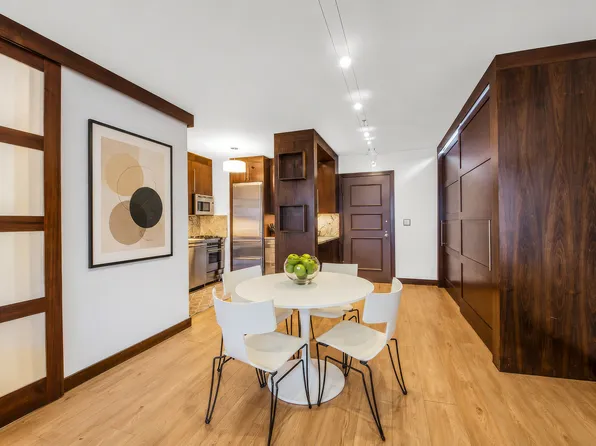 117 East 57th Street image 1 of 20