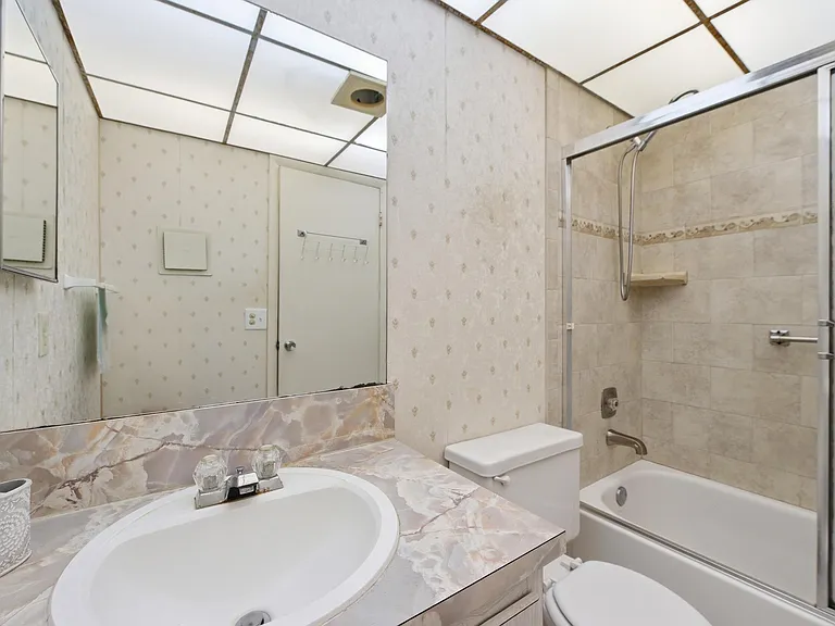 519 Burgundy St #K — Photo 21