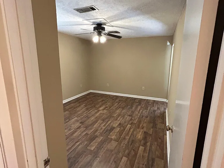 900 Whitworth St #1 — Photo 11