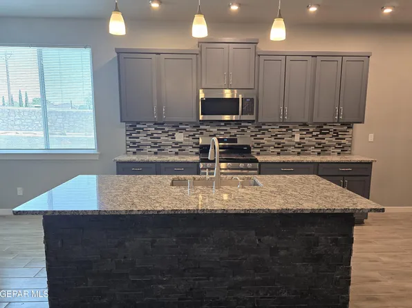 648 Danube Dr, Horizon City, TX 79928