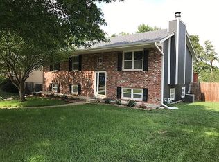 2936 SW Gainsboro Rd, Topeka, KS 66614