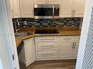 541 Blue Heron Dr APT 312, Hallandale, FL 33009
