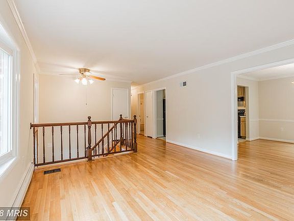Living Room w/gorgeous hardwood floors