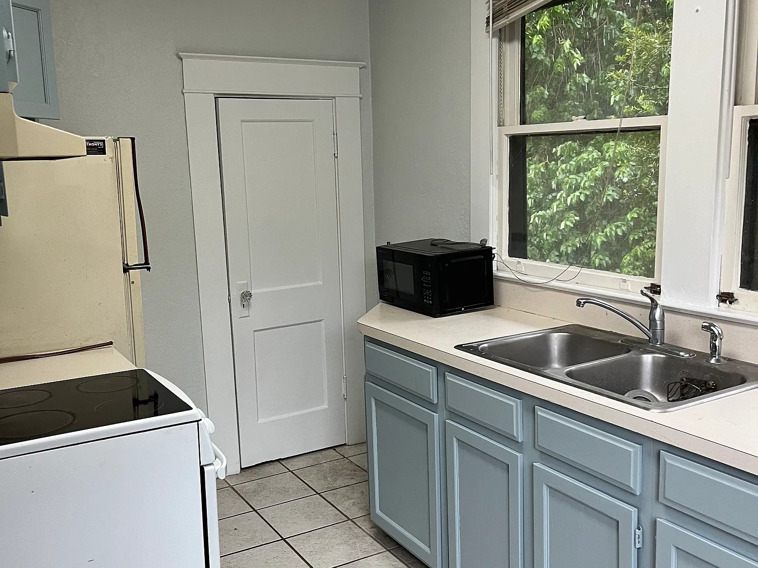 1224 E Jackson St — Photo 3