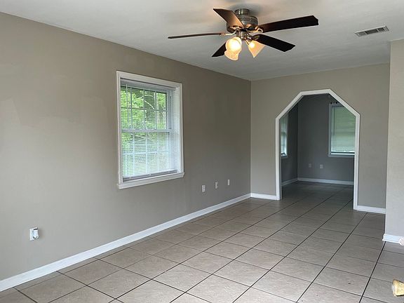 5th image of 125 Cherry Ct