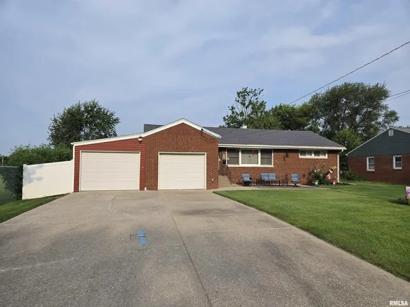 170 S Pleasant Ave, Galesburg, IL 61401