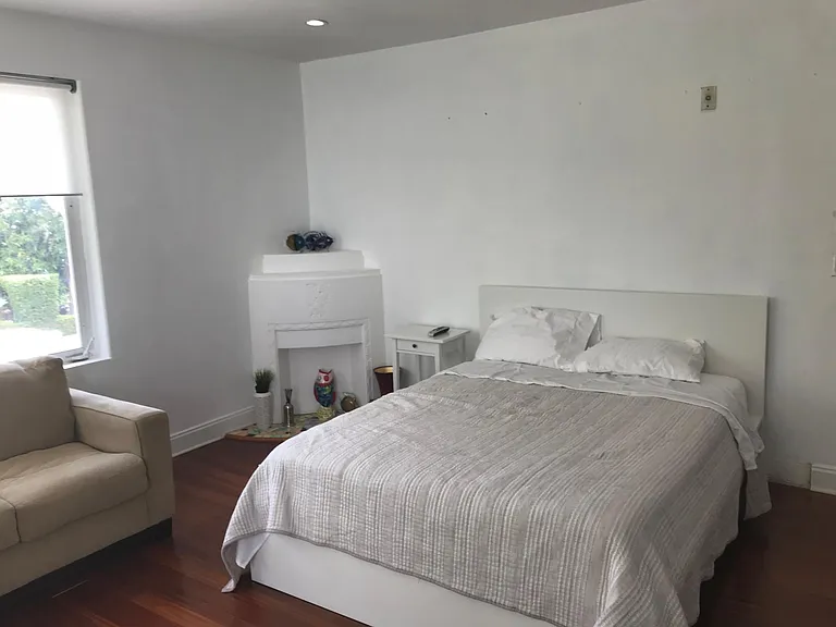Bed room
