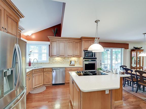 4th image of 2442 Cripple Creek Dr